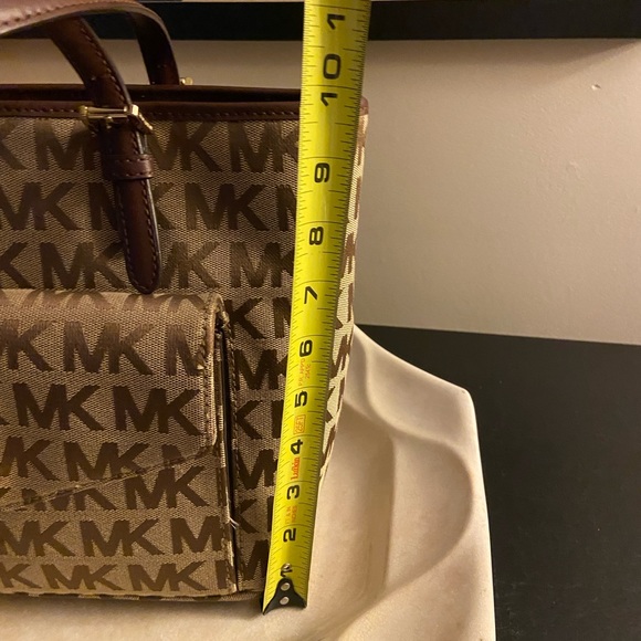 Michael Kors monogram tote style bag with leather handles in brown and tan - Picture 11 of 15